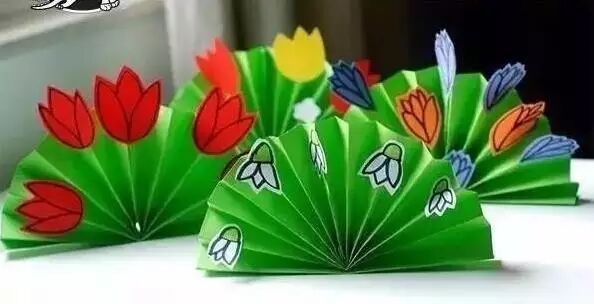 Fan-shaped Cardboard Flowers