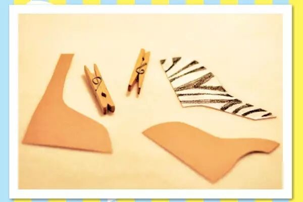 Draw the doll's body on the card