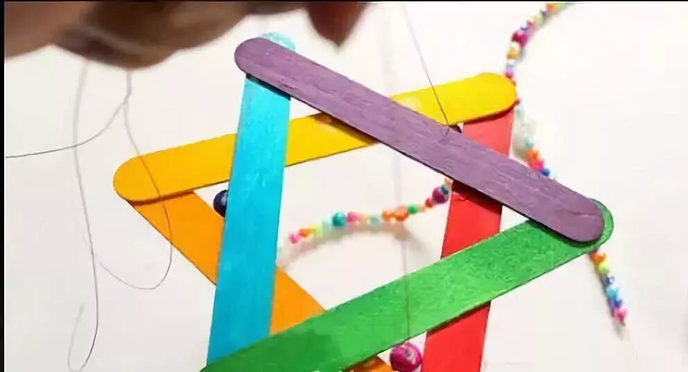 Hang the bead chains on the star to create balance