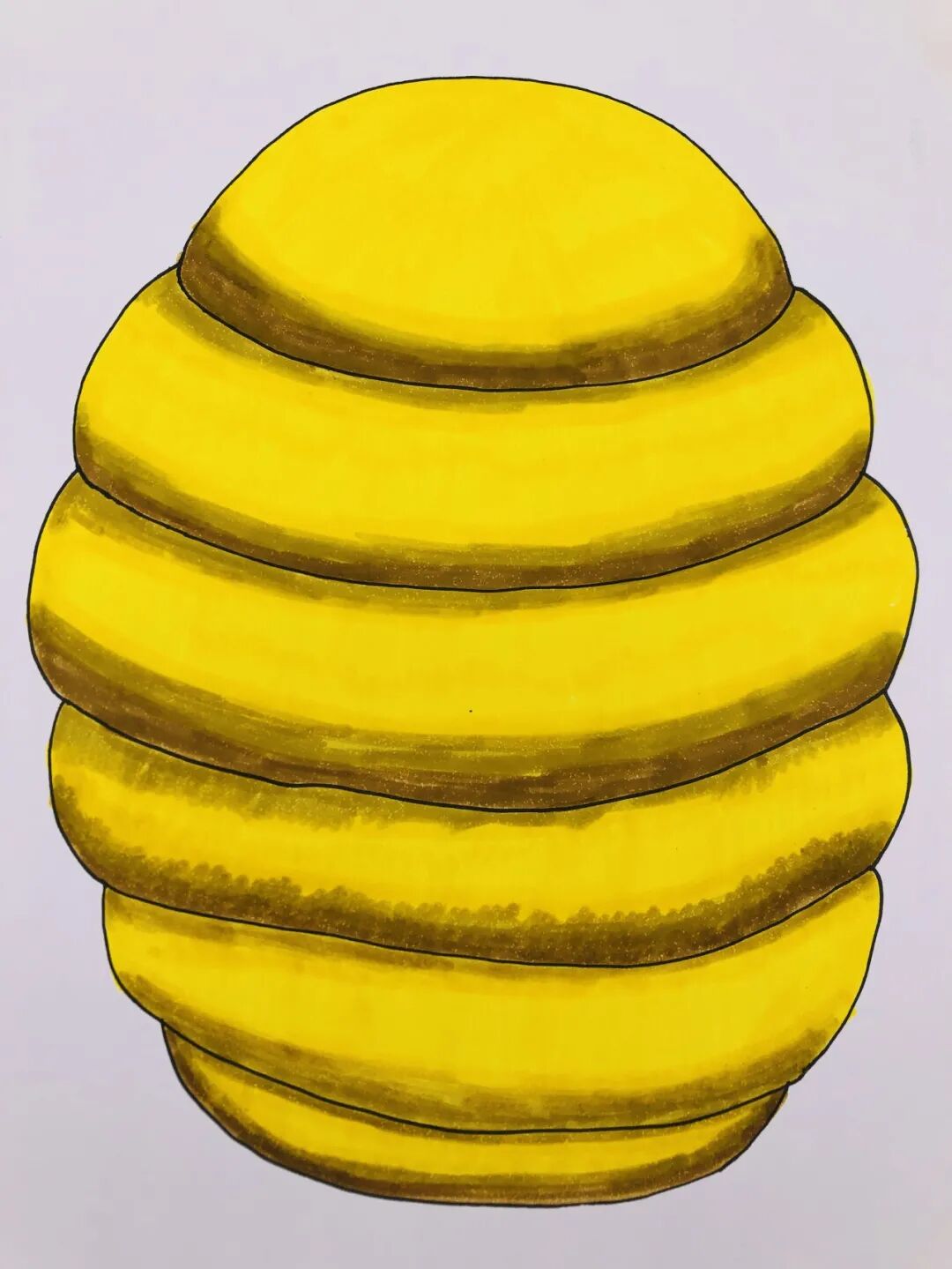 Color the honeycomb with watercolor pens, paying attention to gradient colors from dark to light