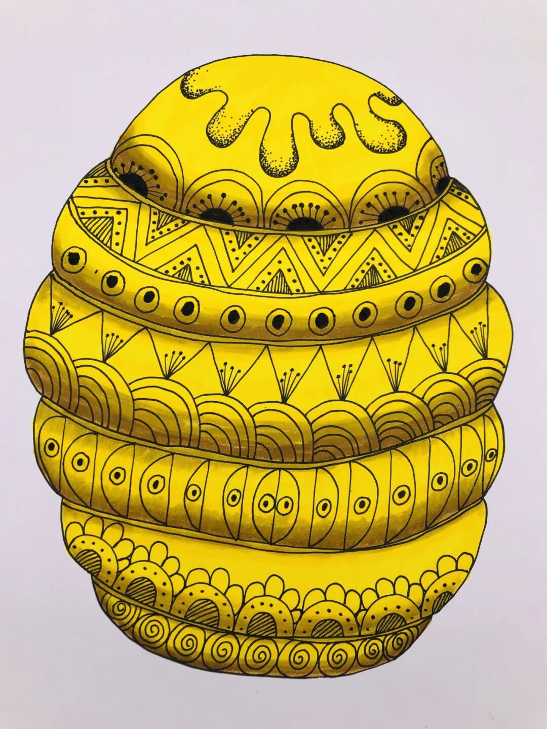 Decorate the honeycomb simply with line drawing elements