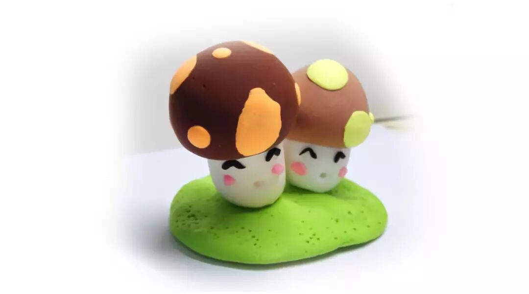 Clay Mushroom Couple